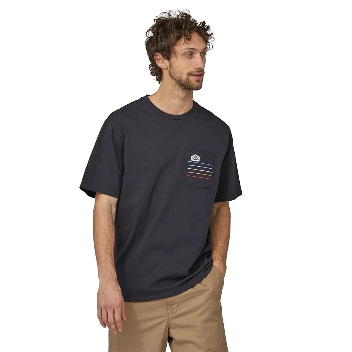 PATAGONIA M'S LINE LOGO RIDGE STRIPE ORGANIC POCKET T-SHIRT INK BLACK 23 4 PATAGONIA M'S LINE LOGO RIDGE STRIPE ORGANIC POCKET T-SHIRT INK BLACK 23 – Image 2